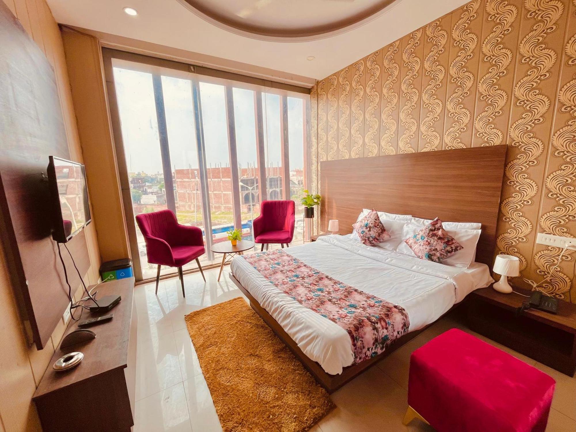 Hotel The Pearl Grand - Top Rated ! Most Awarded ! Parking ! Lift ! Luxury Rooms ! Best Selling Zirakpur Exterior foto