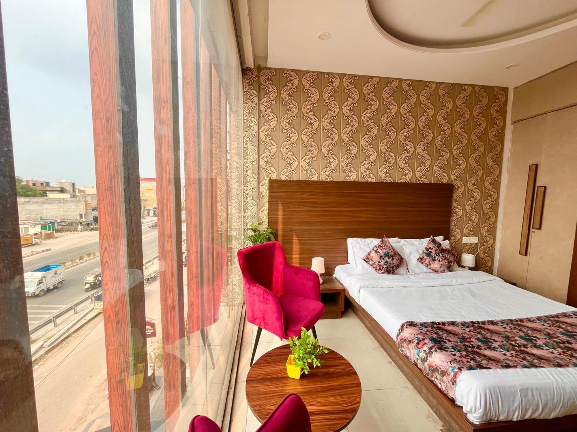 Hotel The Pearl Grand - Top Rated ! Most Awarded ! Parking ! Lift ! Luxury Rooms ! Best Selling Zirakpur Exterior foto