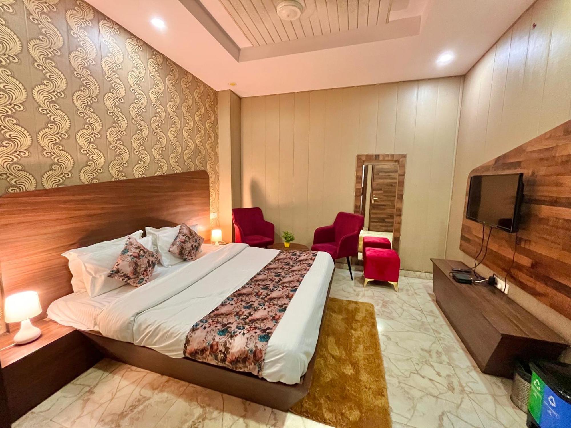 Hotel The Pearl Grand - Top Rated ! Most Awarded ! Parking ! Lift ! Luxury Rooms ! Best Selling Zirakpur Exterior foto