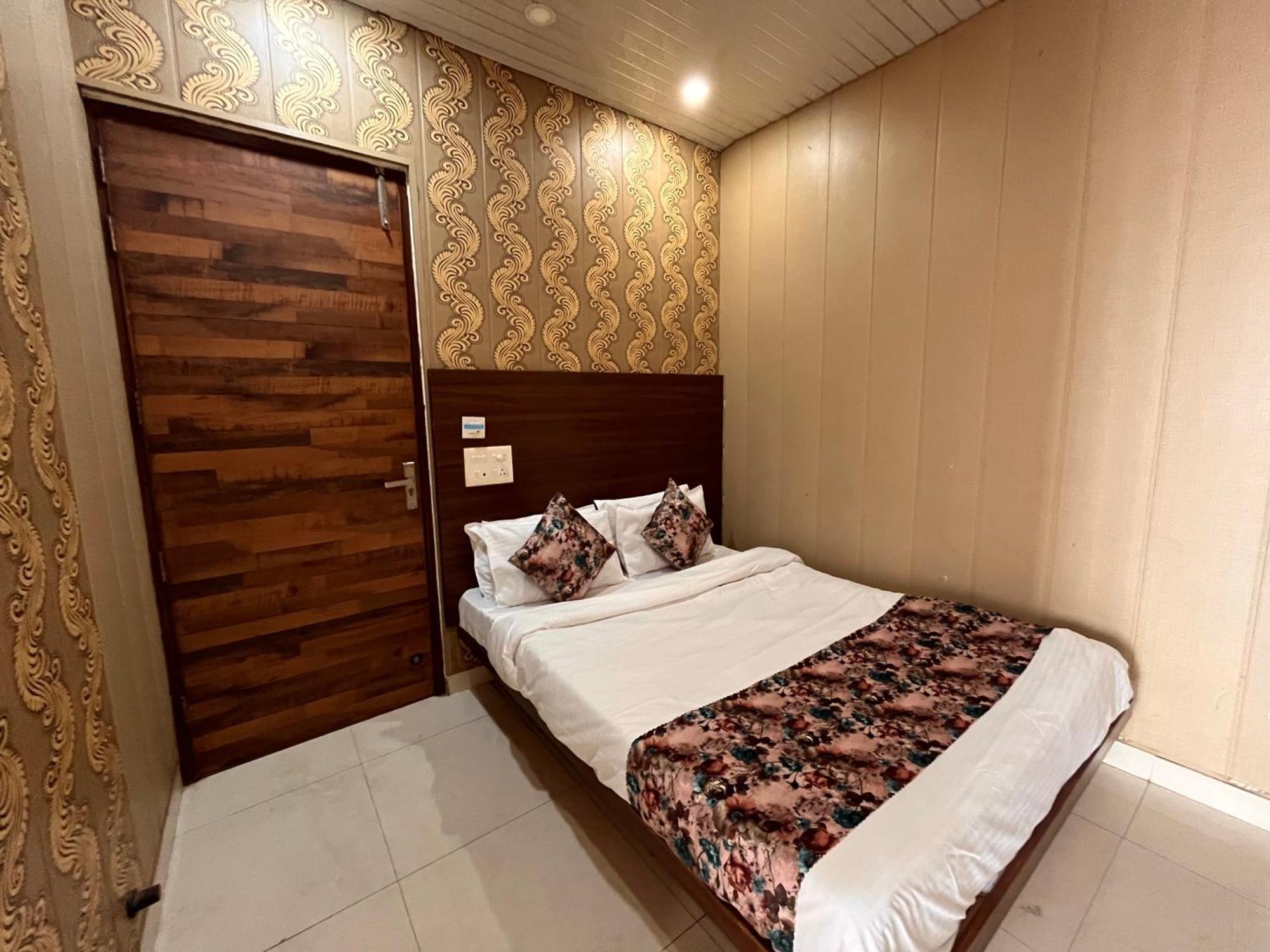 Hotel The Pearl Grand - Top Rated ! Most Awarded ! Parking ! Lift ! Luxury Rooms ! Best Selling Zirakpur Exterior foto