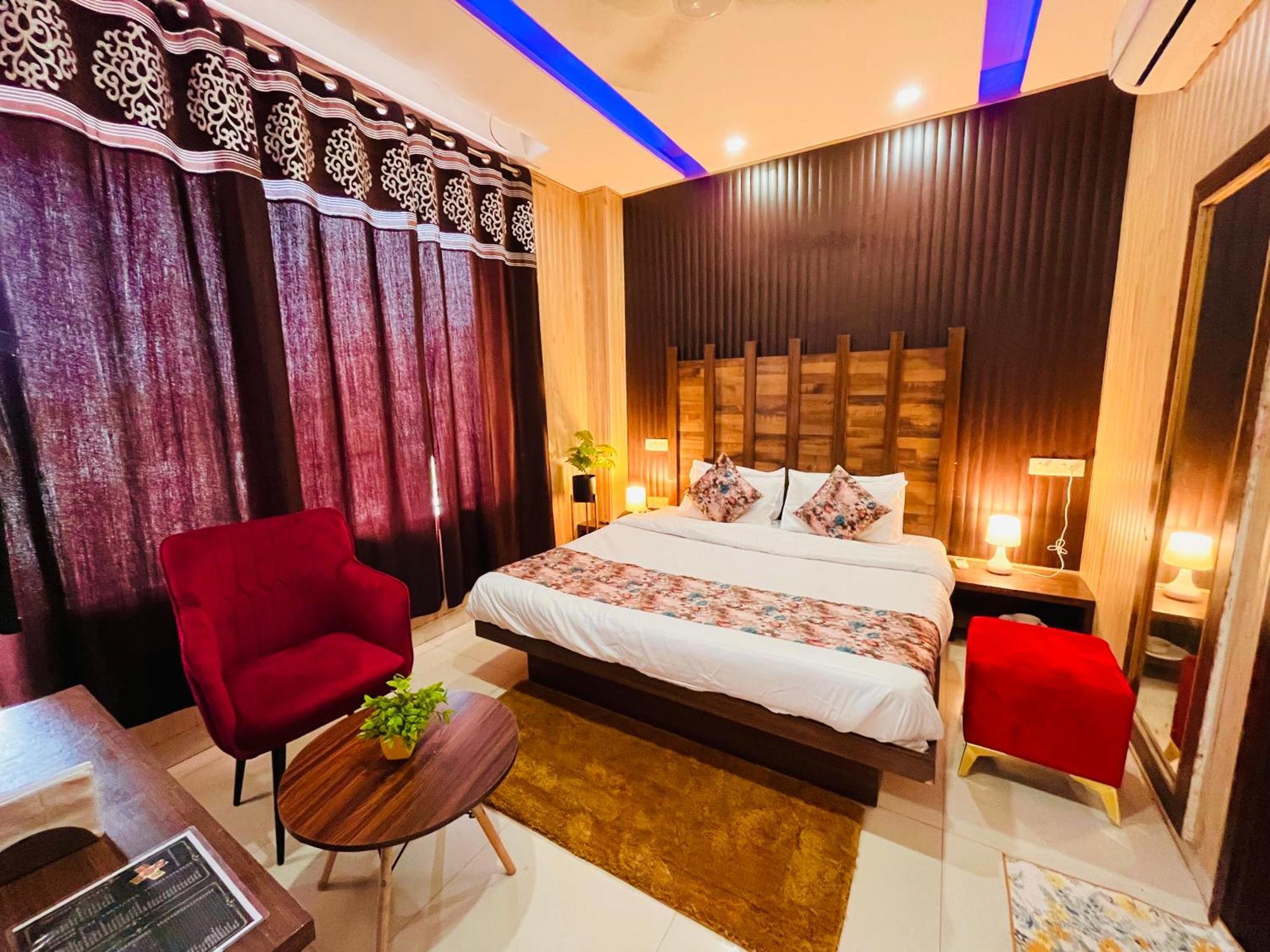 Hotel The Pearl Grand - Top Rated ! Most Awarded ! Parking ! Lift ! Luxury Rooms ! Best Selling Zirakpur Exterior foto